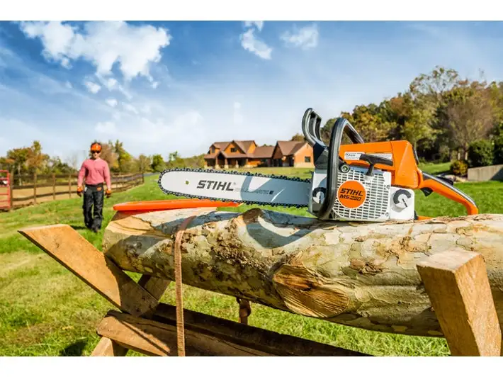 scie_a_chaine_stihl_ms-250_2.webp